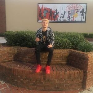 Meet your Posher, Diego